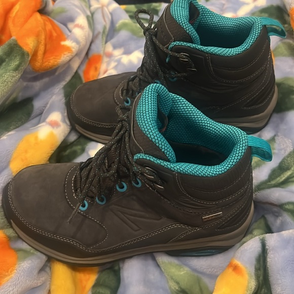 New Balance Women’s 1400 Waterproof Boots Size 6.5 - EUC - Picture 5 of 9